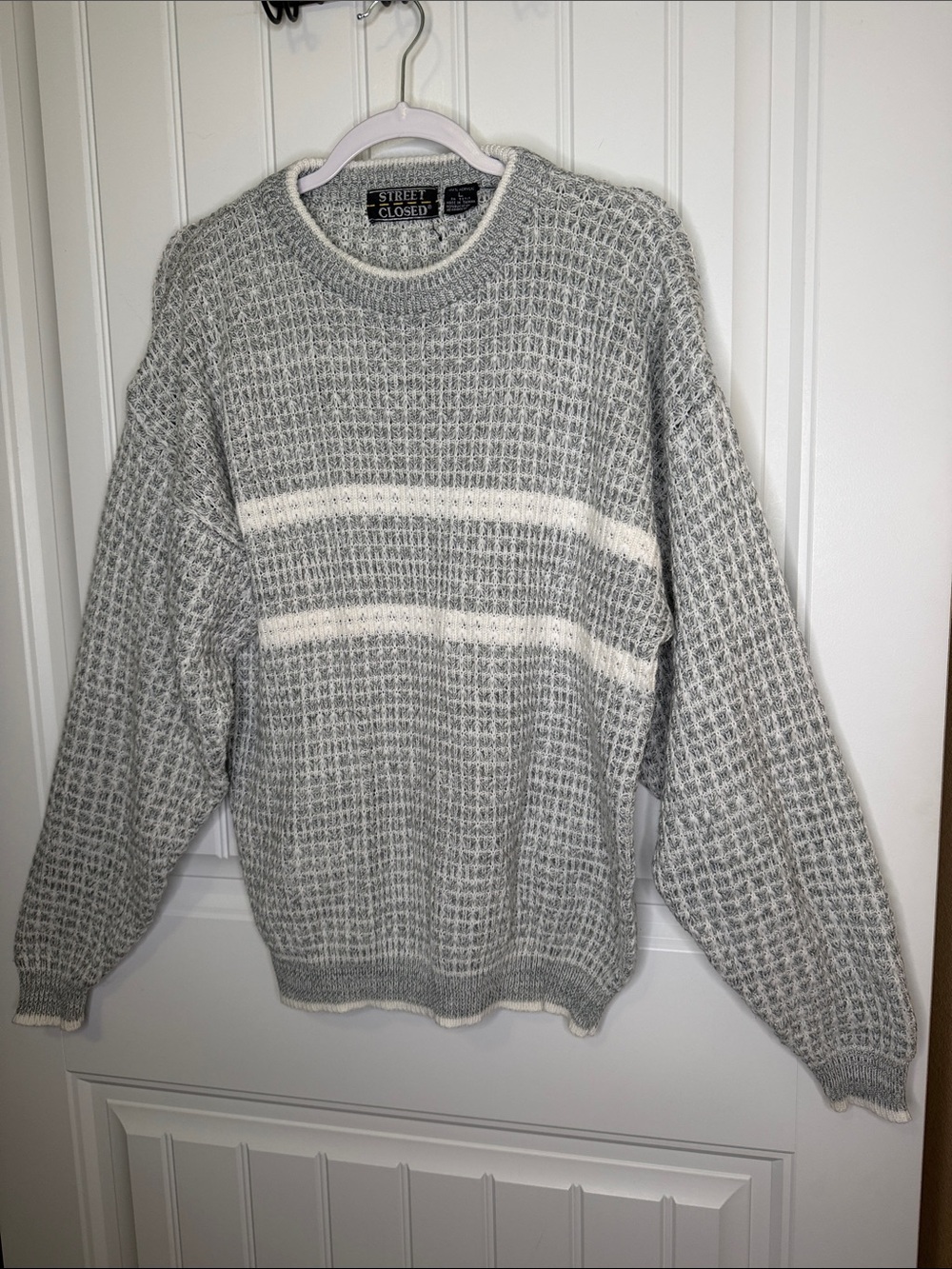 Street Clothes Women’s Gray White Acrylic Knit Sweater Size Large